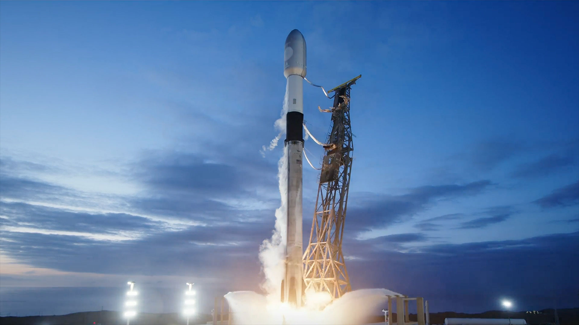 SpaceX launches Starlink satellites from Vandenberg in California ...